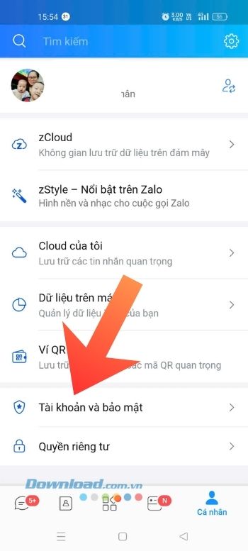 Chạm vào mục Tài khoản và bảo mật