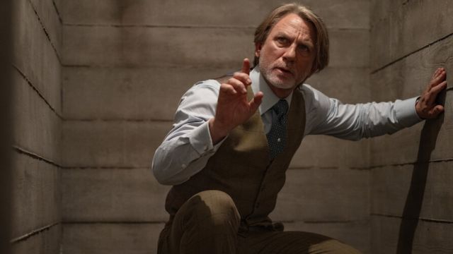 Tài tử Daniel Craig trở lại với tạo hình khác lạ trong vai thám tử tài ba Benoit Blanc