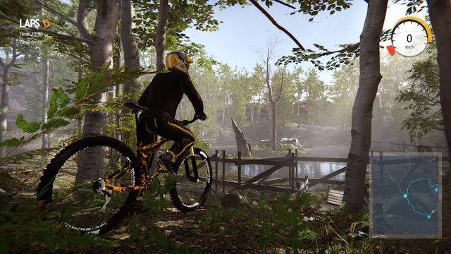 Đạp và đua trên nhiều môi trường và địa điểm đầy thách thức