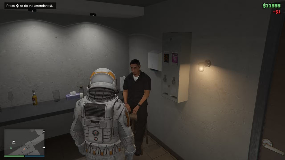 Nhân viên trong phòng vệ sinh của GTA Online