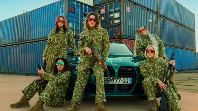 Bộ phim Cash Queens xoay quanh câu chuyện của băng cướp nghiệp dư gồm 5 người phụ nữ