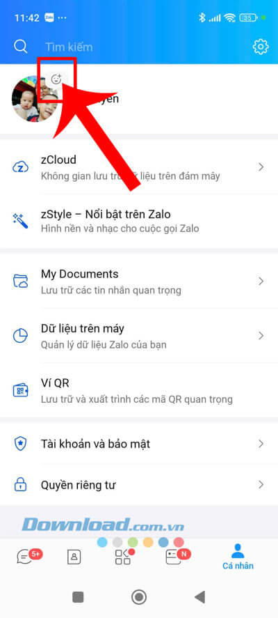 Chạm vào biểu tượng sticker kết hợp dấu "+"