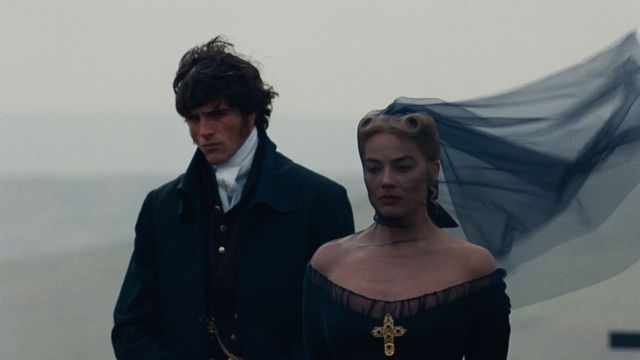 Margot Robbie và Jacob Elordi đảm nhận 2 vai chính Catherine Earnshaw và Heathcliff