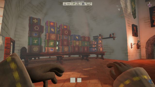 Sắp xếp những cuốn sách cổ lên kệ theo thứ tự tùy ý và ghi nhớ vị trí của chúng