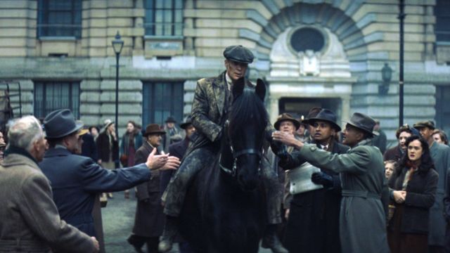 Ngôi sao Cillian Murphy đảm nhận vai chính Thomas Shelby, trùm tội phạm sống lưu vong