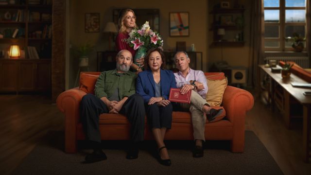 Poster phim hài gia đình 53 ngày Chủ nhật - 53 Sundays trên Netflix