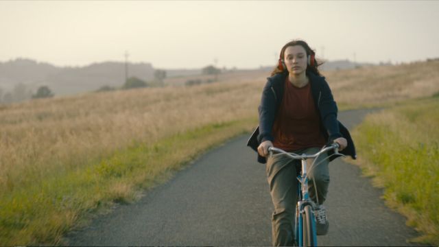 Feel My Voice kể về hành trình theo đuổi ước mơ âm nhạc của cô gái trẻ có hoàn cảnh đặc biệt