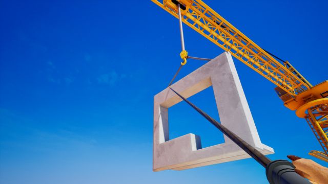 Sử dụng cần cẩu, dây thừng... để lắp ráp các khối dựa trên cơ chế vật lý