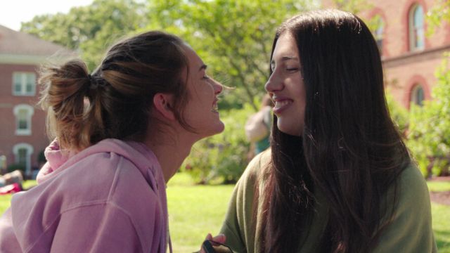 Bạn cùng phòng là bộ phim hài hước về tình bạn và những rắc rối của tuổi mới lớn