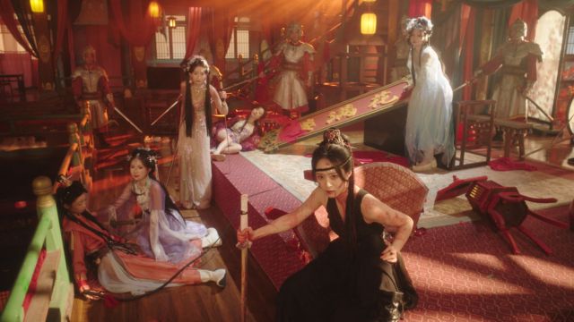 Huấn luyện 6 cô gái xinh đẹp, giàu kỹ năng và bản lĩnh để hoàn thành sứ mệnh báo thù