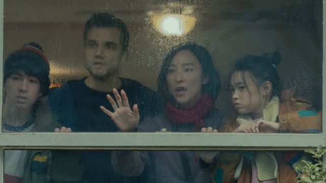 Poster phim sinh tồn kinh dị viễn tưởng The Last House  - Ngôi nhà cuối cùng
