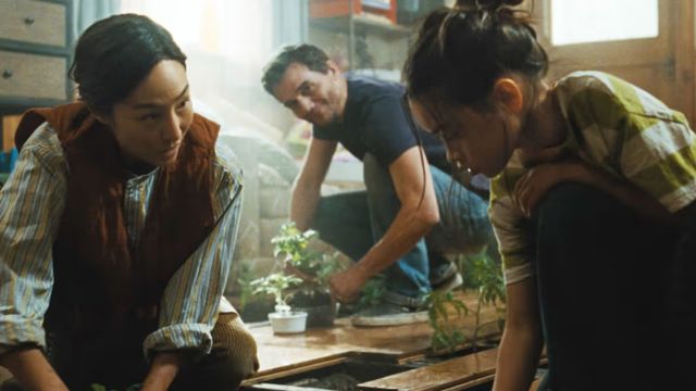 The Last House kể về cuộc chiến sinh tồn cam go khi cả gia đình bị mắc kẹt trong chính ngôi nhà của họ