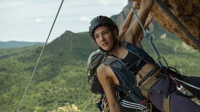 Cực hạn xoay quanh câu chuyện của nhóm bạn trẻ đam mê BASE Jumping