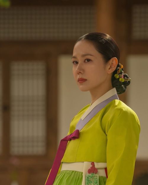 Son Ye Jin trong vai Phu nhân Cho