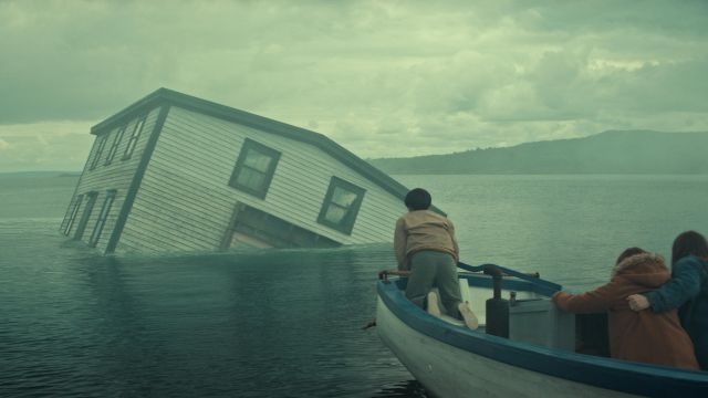 Bối cảnh bộ phim Below là Newfoundland, vùng biển hiểm trở gắn liền với những truyền thuyết bí ẩn