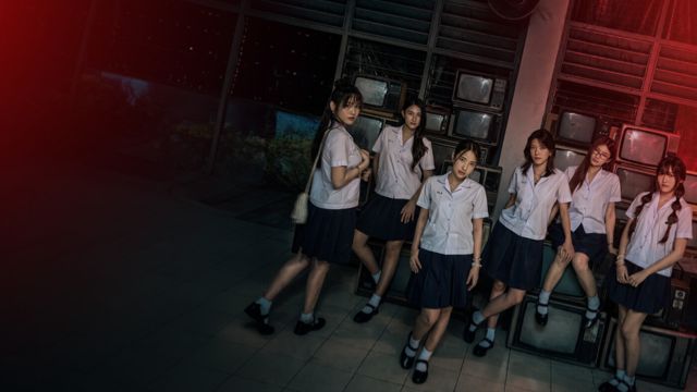 High School Blood là game live-action cuộc sống học đường kết hợp hẹn hò bí ẩn do người thật đóng