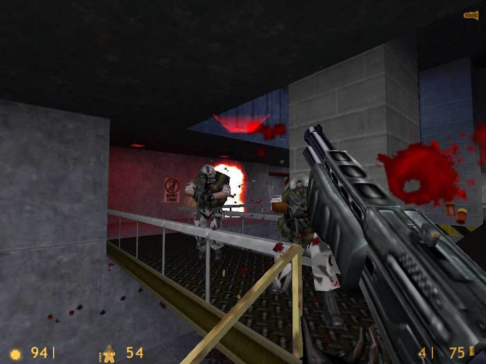 Half-Life là tựa game đầu tay của Valve
